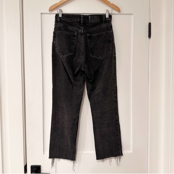 Zara Women's faded grayish Black Raw hem Straight Leg denim jeans - Picture 2 of 6